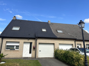 Photo de galerie - Mise d’un hydrofuge colore sur votre toiture travail sérieux et soigner 