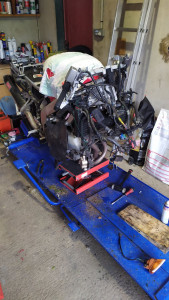 Photo de galerie - Remontage carénages + joints spi 
VFR RC36 II