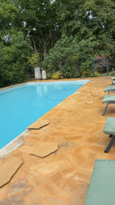 Photo de galerie - Recollage de dalle  piscine 
