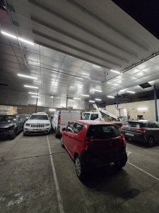 Photo de galerie - Installation de réglette led dans un hangar 