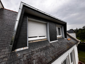 Photo de galerie - Bricole sur veille toiture - gouttière nantaise et bandeau 