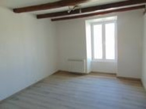 Photo de galerie - Décapage poutres, pose sol stratifié, rénovation complète électricité