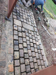 Photo de galerie - Entrée d'une cours en pavé 