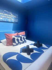 Photo de galerie - Lit refait avec soin, pour un rendu propre, impeccable et accueillant.
