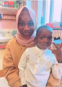 Photo de galerie - *Assure la garde d'enfants à domicile et à l'extérieur.
*Garantit un environnement sain et sécuritaire.
*Maintient les routines quotidiennes d'alimentation et de soins.
*Effectue des tâches ménagères légères, y compris la lessive.