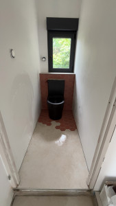 Photo de galerie - Réalisation d’un wc (pose de carrelage au sol et au mur, pose wc)