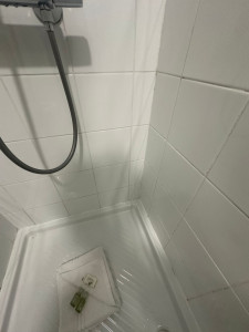 Photo de galerie - Après nettoyage de la douche bien propre travail efficace et en profondeur 