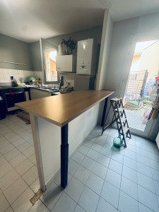 Photo de galerie - Découpe de cloison et pose de plan de travail, finition, ratissage des murs et peinture, mur et peinture boiseries