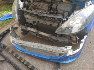 Photo de galerie - Montage de parchoc avant  peugeot  1007