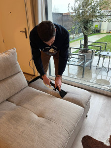 Photo de galerie - Nettoyage d’un canapé à l’injecteur extracteur 