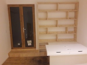 Photo de galerie - Bibliothèque et marche sur-mesure