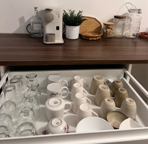 Photo de galerie - Tri , nettoyage des tiroirs , vaisselle et rangement 
