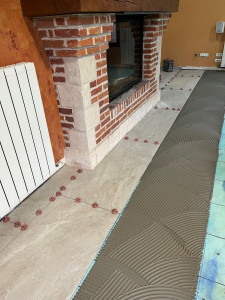 Photo de galerie - Pose de carreaux de carrelage au sol 120/60