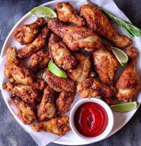 Photo de galerie - Ail de poulet, pilon de poulet grillé 