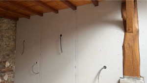 Photo de galerie - Plaquage mur avec découpe pour chevron apparent 