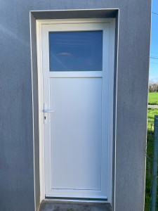 Photo de galerie - Création de rejingot et bandes de redressement avec dépose et repose de la porte 