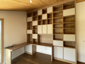 Photo de galerie - Bibliothèque et bureau sur mesure 