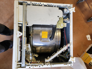 Photo de galerie - Changement de croisillon sur un lave linge MIELE