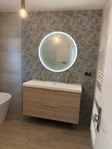 Photo de galerie - Changement d’un meuble vasque et pose d’un miroir 
