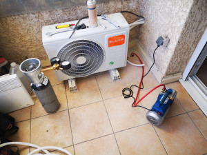 Photo de galerie - Installation efficace et économique 3.5KW sur Agde
Test d étanchéité et mise sous vide de l installation 