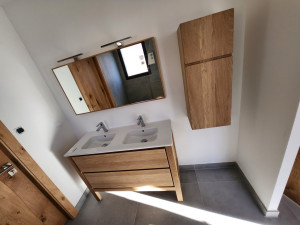 Photo de galerie - Installation meuble double vasque avec miroir