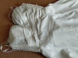 Photo de galerie - Customisation robe de mariée. 