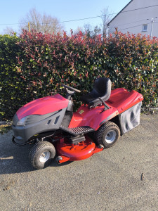 Photo de galerie - Entretien complet tracteur tondeuse 
traitement anti rouille et peinture du carter de coupe
nettoyage 