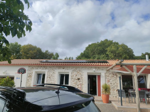 Photo de galerie - Installation et raccordement panneaux photovoltaïques.