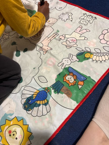 Photo de galerie - Tapis d’eau avec les enfants 