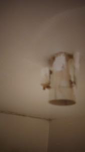 Photo de galerie - Dans une douche sans lumière ???