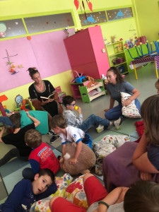 Photo de galerie - Animation lecture avec des enfants en situation d’handicap 