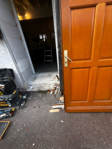 Photo de galerie - Dépose ancienne porte d’entrée 