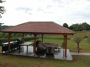 Photo de galerie - Petit appenti de jardin en tuiles plates de pays 