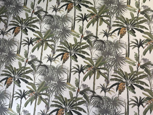 Photo de galerie - Encollage des murs et pose de tapisserie jungle dans la chambre d'un bébé 