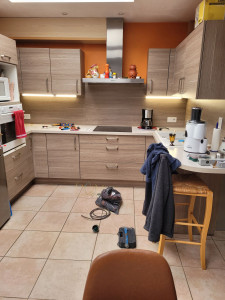 Photo de galerie - Nouvelle éclairage plan de travail plus  interrupteur sur  les blocs prises 