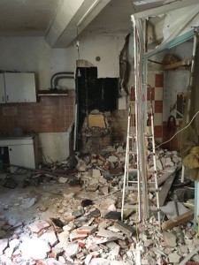 Photo de galerie - Démolition de cloison avant rénovation appartement 