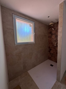 Photo de galerie - L’entreprise ABC30 a effectué une nouvel rénovation, un charme contemporain pour cette salle de bain 