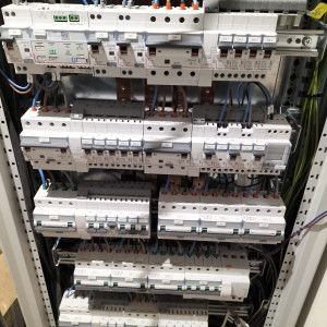 Photo de galerie - Nous vous proposons nos services en électricité industrielle, et bâtiments, aussi toute régulation pour les chambres froides.
