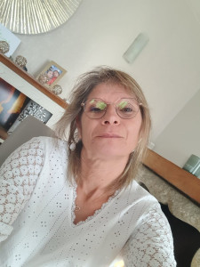 Photo de galerie - Femme sérieuse de 52 ans et ordonnée.
compétences de 5 ans en hygiène 