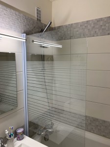 Photo de galerie - Pose luminaire, parois de douche