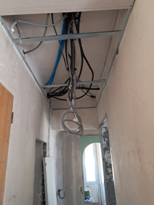 Photo de galerie - **Rénovation complète d'une installation électrique.**

Dépose de l'ancienne installation électrique et remplacement de l'ensemble du câblage par une installation neuve conforme aux normes en vigueur.

