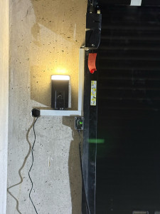 Photo de galerie - Motorisation porte de garage enroulante 