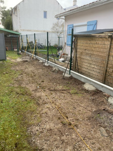 Photo de galerie - Pose clôture rigide 