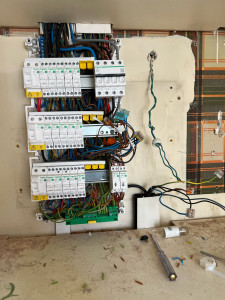 Photo de galerie - Création d’un tableau supplémentaire pour rajouter aplique prise chauffe eau 