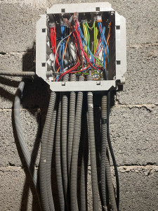 Photo de galerie - Boîte de dérivation dans les combles ??