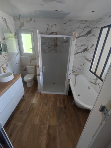 Photo de galerie - Réfection complète de la salle de bain et carrelages sol et murs 