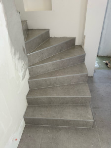 Photo de galerie - Pose escaliers avec carrelage 120x120cm 