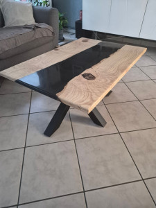 Photo de galerie - Fabrication d'une table rivière, bois et epoxy .