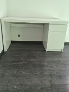 Photo de galerie - Montage de bureau avec précision et finitions propres. Travail rapide et soigné.