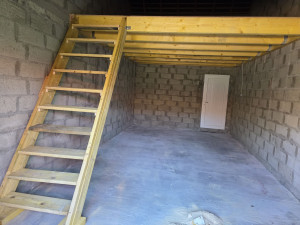 Photo de galerie - Création d'un escalier et d'un plancher bois en osb de 20m2 dans un garage 